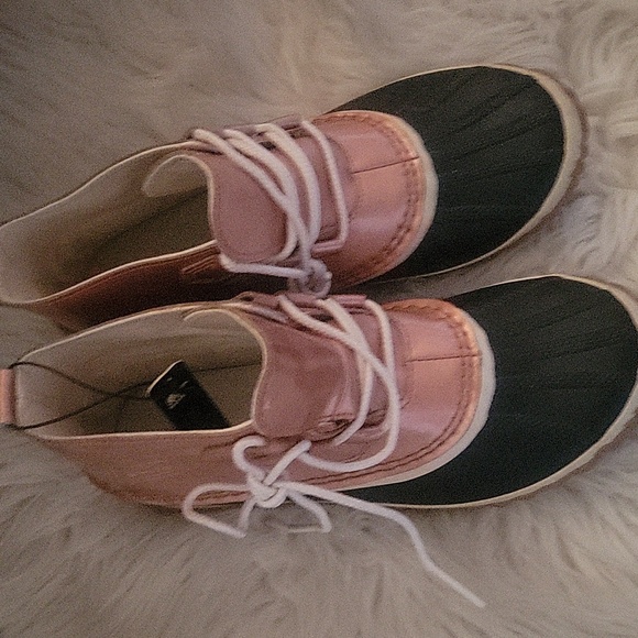 Sorel Women's Black and Tan Winter Boots - Picture 9 of 9